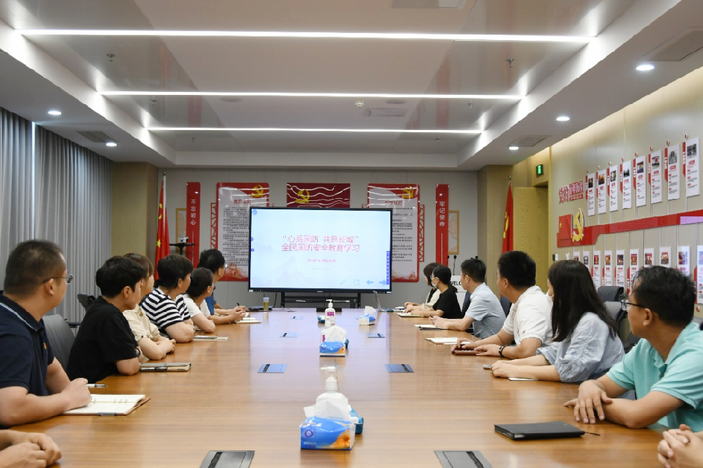 【黨建園地】鄭投產(chǎn)業(yè)園黨支部開展“心系國防 共筑長城”全民國防安全教育學(xué)習(xí)活動(dòng)