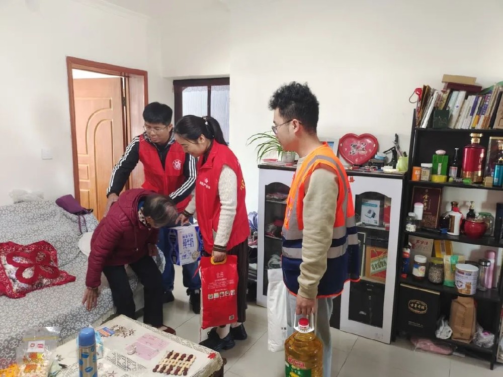 【精神文明建設(shè)】情系桑榆 愛暖重陽│鄭投產(chǎn)業(yè)園公司組織開展“孤老不孤 空巢不空”志愿服務(wù)活動(dòng)
