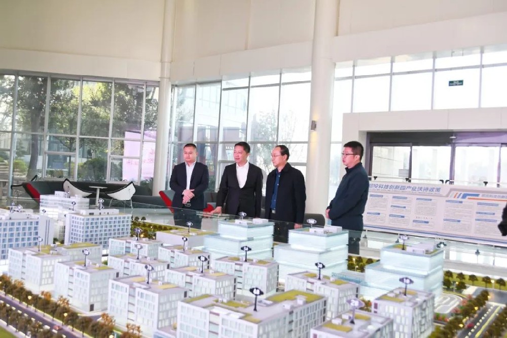 鄭州市工信局副局長谷振風一行蒞臨鄭投科技創(chuàng)新園調(diào)研指導