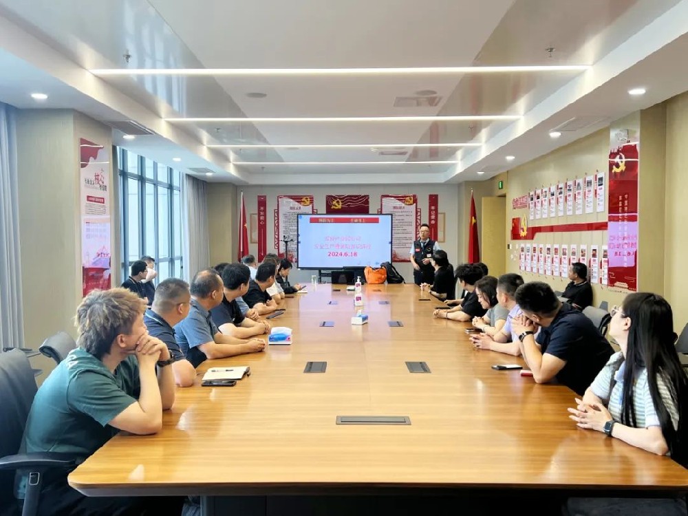 人人講安全 個(gè)個(gè)會(huì)應(yīng)急│鄭投產(chǎn)業(yè)園公司開(kāi)展消防培訓(xùn)暨應(yīng)急逃生、滅火實(shí)操演練活動(dòng)