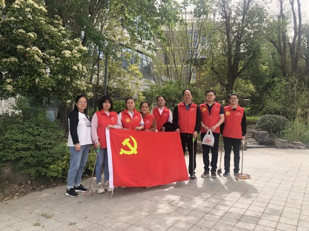 【黨建園地】鄭投產(chǎn)業(yè)園黨支部開展愛國衛(wèi)生志愿服務活動