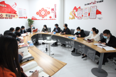 【黨建園地】鄭投產業(yè)園為公司全體黨員干部發(fā)放《中共黨史知識問答》一書并組織集中學習